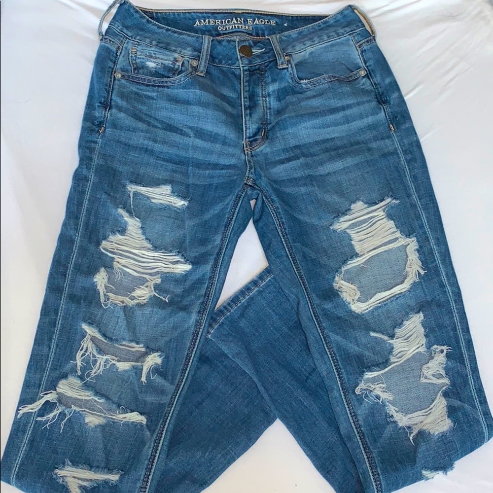 Size 2 American Eagle Tomgirl ripped jeans!
